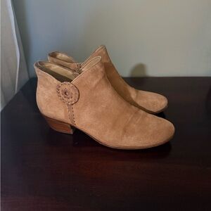Jack rogers boots booties Peyton 6.5